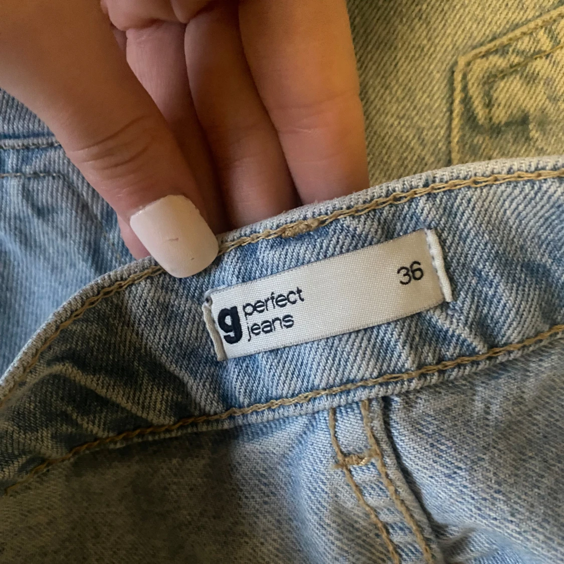 Blåa jeans från Gina tricot  - 2