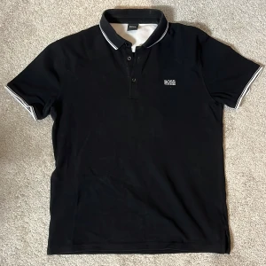 Hugo Boss Piké  - Perfekt skick, passar med alla slags av outfits!  Pris kan diskuteras.