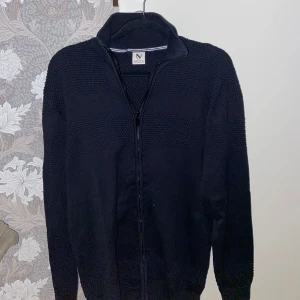 Jacks full zip - Storlek M fint skick ny pris 700kr