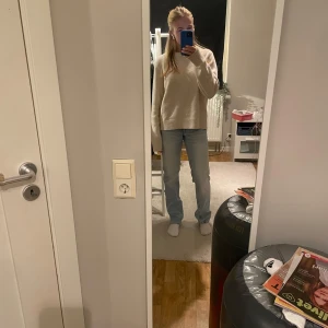 Ljusblåa Jeans HM Mid Waist - Skit nuce ljusblå jeans från HM🔥🔥