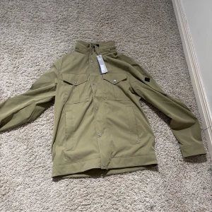 J. Lindeberg jacka - Helt oanvänd Bailey poly jacket Storlek M 
