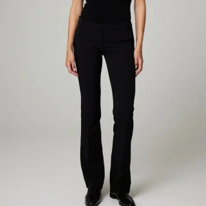 Svarta kostymbyxor från BikBok - Svarta kostymbyxor från BikBok i storlek 38. Gissar på modell Vera, dom är använda men i bra skick💓