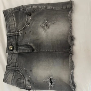 Jeanskjol - Storlek 32 Low waist