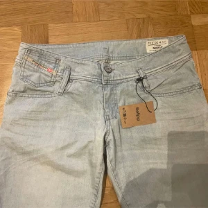 Lågmidjade Diesel Jeans - Säljer dessa lågmidjade raka diesel jeans då dom ej passa, skriv om du har någon fråga💓skicka gärna prisförslag🙌
