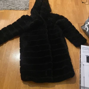 Jacka  - Strl L Nypris 2000kr 