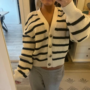 Kofta från hm❤️ - Använt en gång ungefär ❤️, skriv gärna för mer bilder 