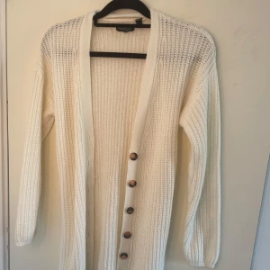 Vit stickad Kofta från ASOS stl xs - Använt fåtal gånger 