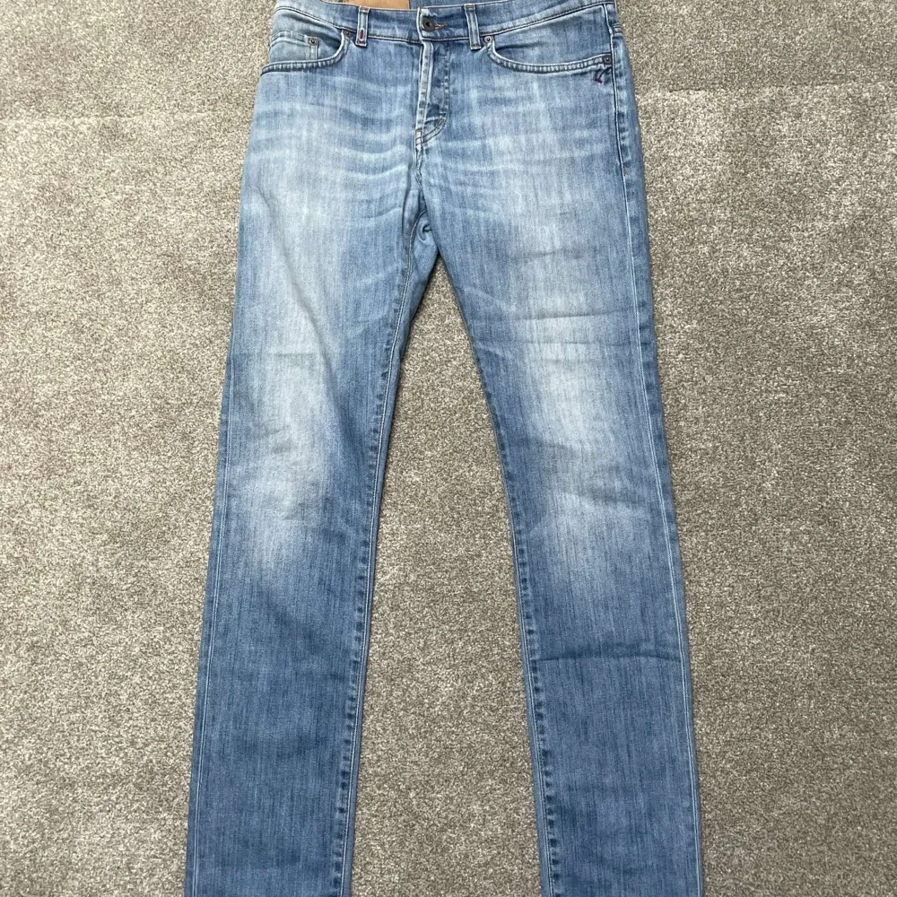 Dondup jeans storlek 32. Modell Michy. Skick 9/10, köp för endast 699. Hör av dig vid frågor eller funderingar!. Jeans & Byxor.