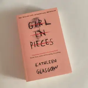 Girl in pieces pocketbok, den är ny och oläst! Boken är på engelska ☺️