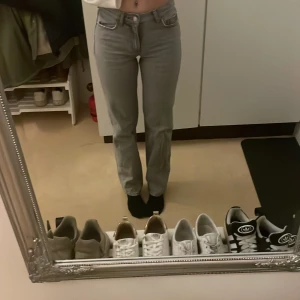 Low straight jeans  - Säljer dessa pågrund av att dom blivit för små 