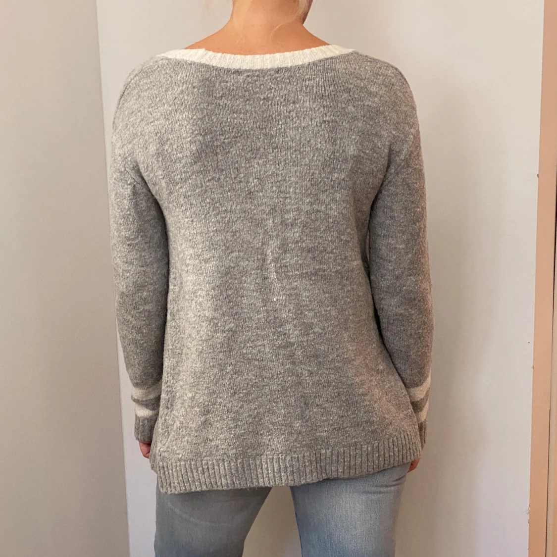 Grå kofta med hjärtdetalj från H&M - 90