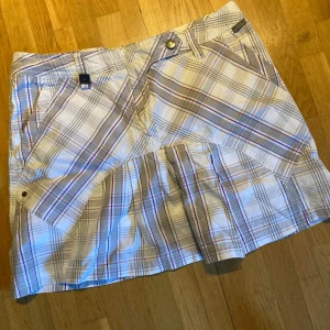 Kjol - Kort kjol från five season med innerbyxa Vit/grå/lila