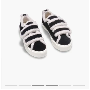 Söker! Storlek 37 eller 38❤️ - Kontakta mig gärna om ni har ett par sådana skor som ni vill sälja!🫶🏼