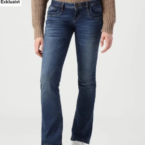 Ltb jeans  - Skitsnygga ltb jeans i storlek 27/32. Modellen är valerie. Bra skick! Kan även tänka mig att byta mot någon typ av ltb jeans i storlek 26/32 eller 25/32. Pris kan diskuteras, kan sänka vid snabb affär! 