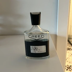 Parfym  - Säljer denna fina Creed aventus  100 ml flaska med cirka 95 ml kvar Nypris cirka 3500