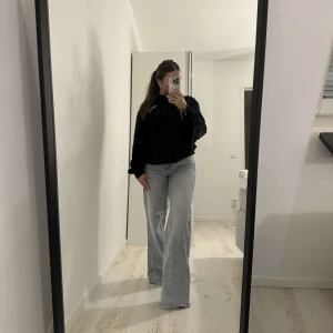 Baggy Jeans  - Ett par baggy jeans som är super fina men är tyvärr för stora för mig och därför inte kommit till någon användning. Dom är ifrån gina tricot stl 32 men passar bra för 34 också 