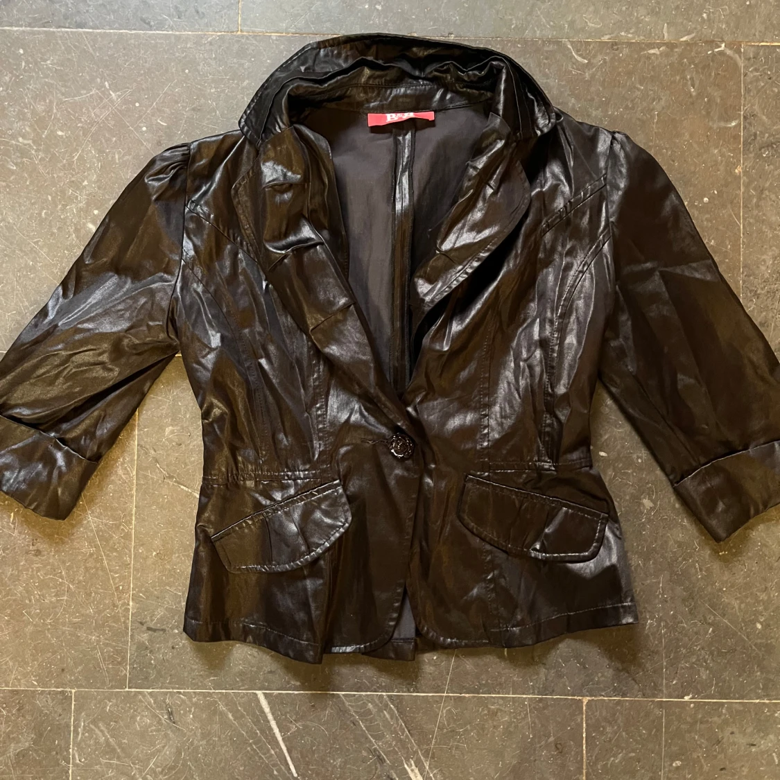 Svart glansig kavaj/kofta - 92