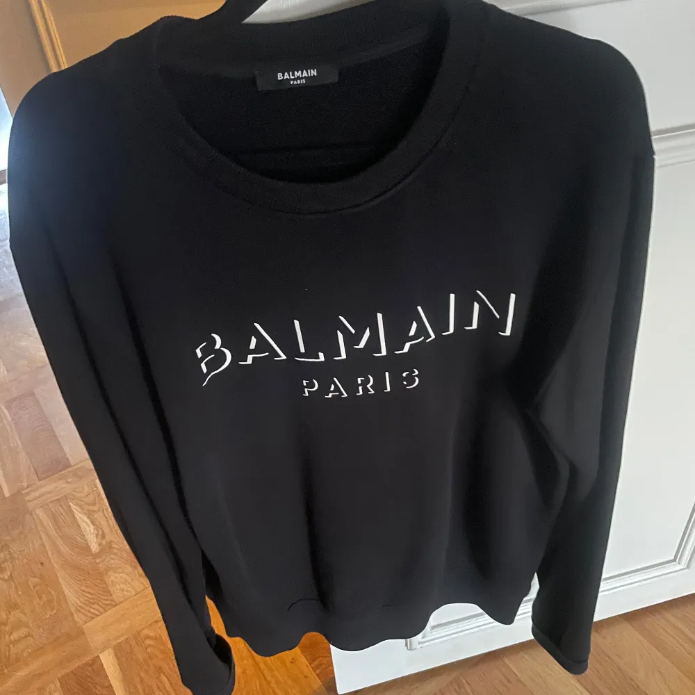 Balmain Paris Size: M Cond: 8/10 . Hoodies.