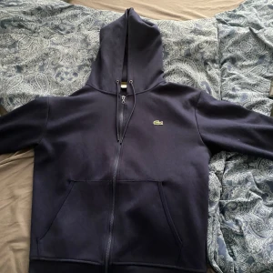 Lacoste ziptröja - Snygg Lacoste ziptröja. Nyskick 