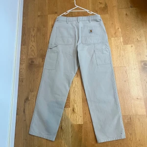 Carhartt single knee pant - Strlk 33,32  I nyskick använd vid ett tillfälle. Nypris ca 1500
