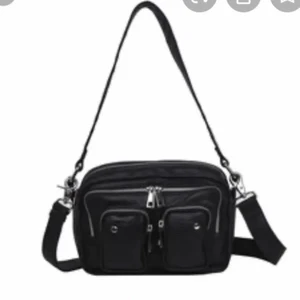 Nunoo väska - En jättefin Nunoo bag i storlek ”Ellie” som tyvärr inte kommer till användning längre då jag har flera. Jättefint skick och vill bara få den såld så är du intresserad kom gärna med ett bud 
