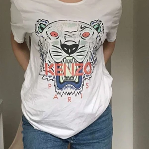 kenzo tshirt - en vit kenzo tröja,lite sliten 