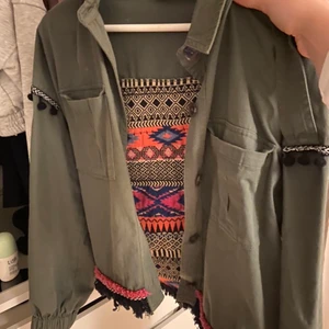 ZARA JACKA💕💚💓 - Fin zara jacka, köpt för ngt år sedan men knappt använd. Storlek M 💜