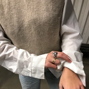 Super snygg väst - Säljer min beiga väst då den inte kommer till användning, säljs vid seriösa bud 