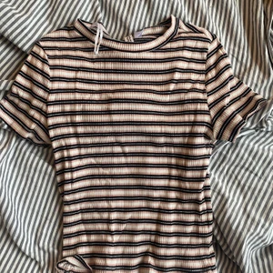 Randig t shirt  - Randig t-shirt i olika fina färger