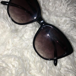 Solglasögon  - Super fina solglasögon 🕶 så bekväma 