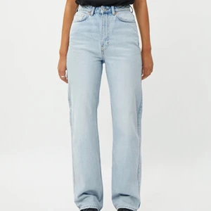 Weekday jeans - Jeans från Weekday i modellen Rowe, färg Fresh Blue! W27/L32💗 Köparen står för frakt (72kr). 