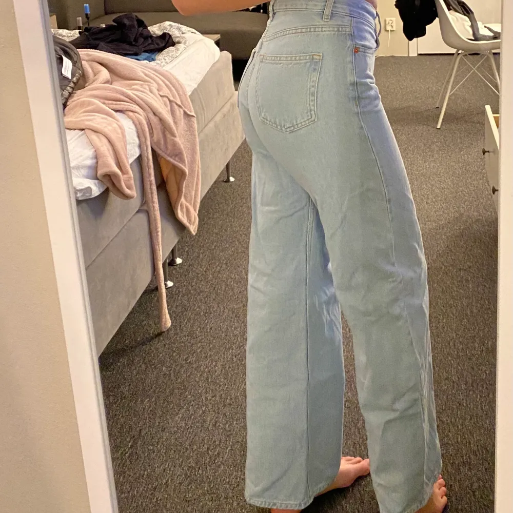 Säljer mina skit snygga junkyard jeans. Dom är lite för korta på mig. Använda ca 5 gånger. Köparen står för frakt💙 Jag är ungefär 174cm lång.Frakt kostar 79kr. Pris kan diskuteras❗️. Jeans & Byxor.