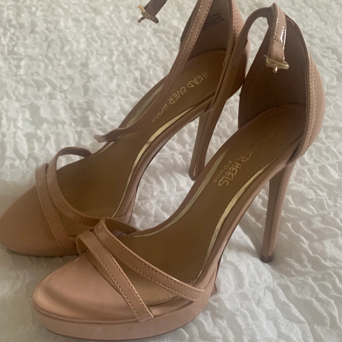 Nudefärgade klackskor