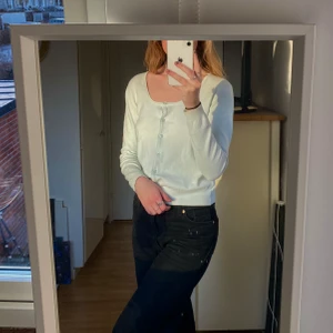 Mintgröna kofta - Jättefin mintgröna kofta som är köpt på second hand men är i bra skick eftersom jag själv aldrig använt den. Säljer pga att den aldrig kommer till användning. 