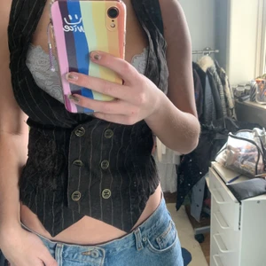 Kavaj/tröja - Såå cool kavaj tröja från vila stolek s, ljusterbar i bak och extremt fina detaljer!