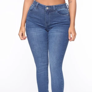 Fashion nova jeans - Skinny Jeans från fashion nova, står dock något annat märke på dem❤️ storlek 1 vilket motsvarar en XS/S dem är väldigt stretchiga