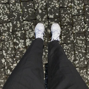 Kostymbyxor - Snygga svarta kostymbyxor.  Storlek 36. Hör av dig vid intresse. Köparen står för frakten.