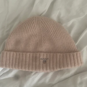 Gant mössa  - En mössa från gant i nyskick. Nypris: 499kr. 