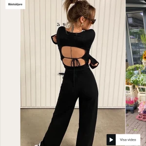 Trendig tröja med öppen rygg! - Säljer denna trendiga tröja från NA-KD. Aldrig använd. Snygg och skönt material men kommer tyvärr inte till använding! Buda i kommentarerna om aktuellt<3 