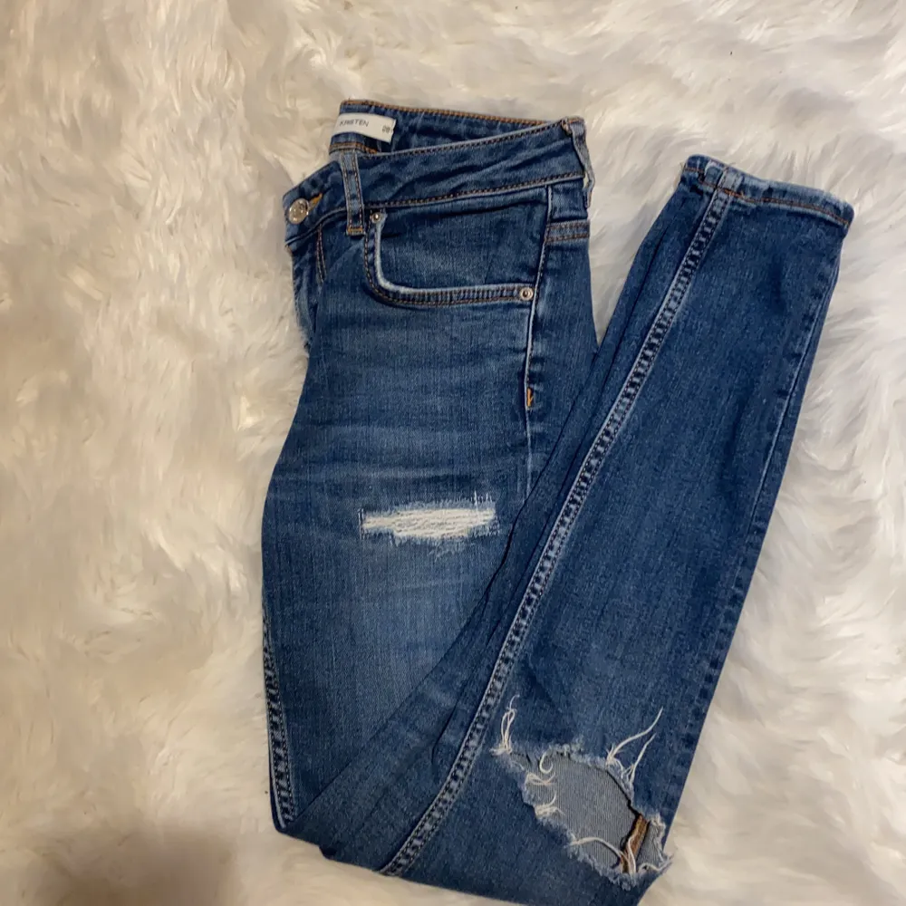 Slitna jeans från Gina tricot i storlek S. Använd några gånger. Köparen står för frakten . Jeans & Byxor.