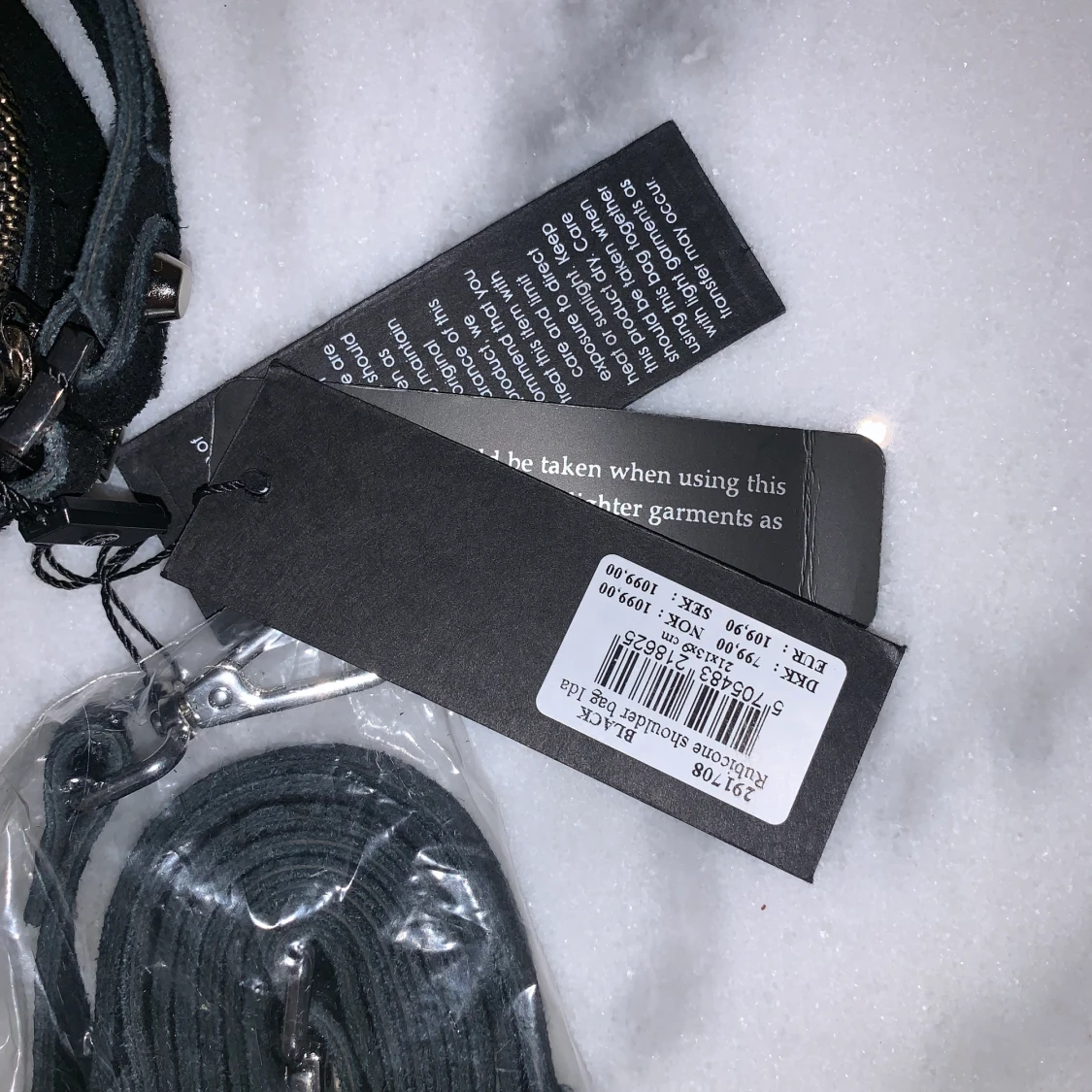 Snygg väska i mocka från adax - 91