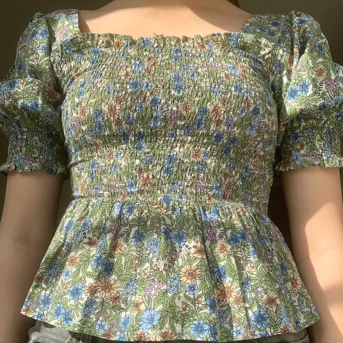 Blommig sommar toppđ