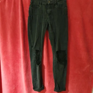 Jeans - Svarta trasiga jeans