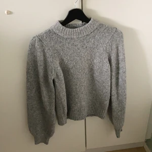 Stickad från Gina  - Mjuk o skön strl xs använd 4ggr orginalpris 200kr