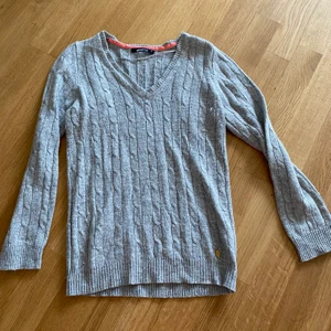 Grå tröja  - Grå pull over 