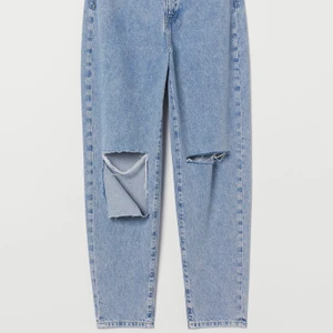 Hm jeans  - Säljer mina Jeans från hm med hål på knäna i storlek 38. Knappt använda, 100kr 