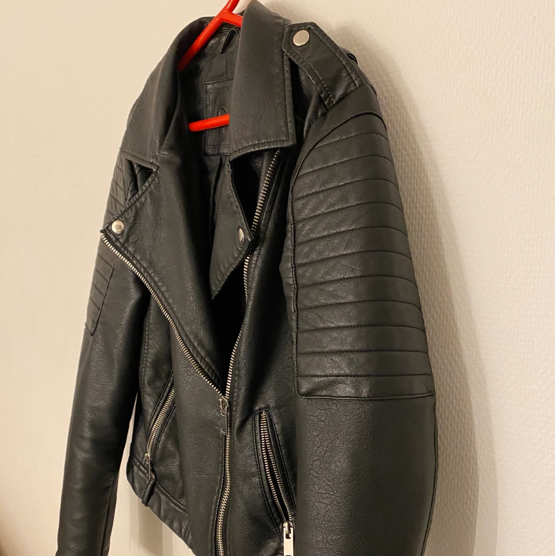 Skinnjacka Svart  - 91