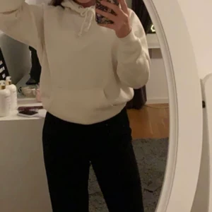 Vit hoodie  - Vit hoodie för 70