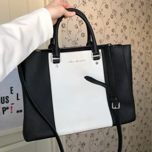 Michael Kors väska - Michael Kors väska. Högst bud! Köparen står för frakt.