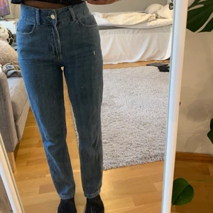 Bershka jeans - Blåa jeans från bershka i storlek (EU) 34. Välanvända men inga slitningar. 
